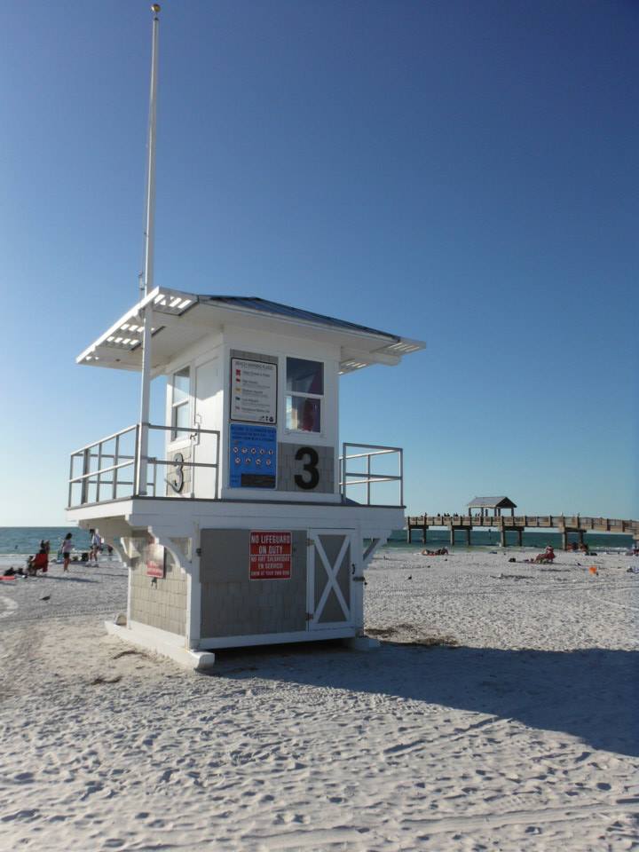 Daran erkennt man, dass man an einem US-Strand ist: Das Lifeguard-Haus